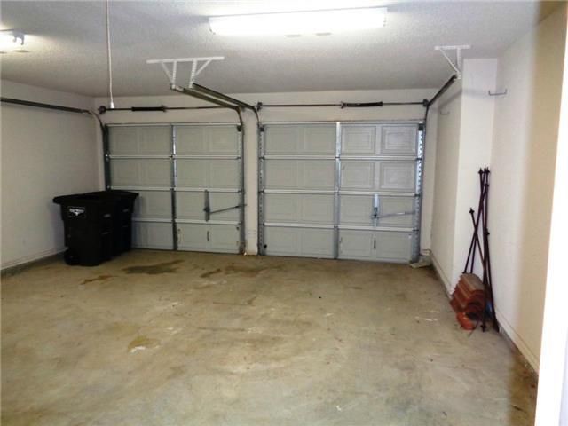 Building Photo - 8164 Hosta Way