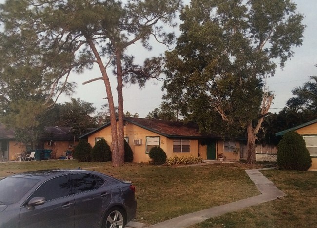 Naples - McCarty 7 units - Duplexes & Triplex - 7 units - 529 Tallwood St
