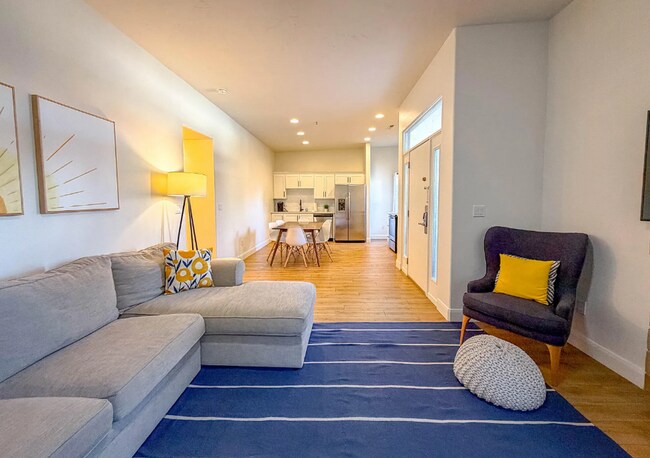 Building Photo - 2 Bedroom Townhouse in a Resort Style Community! All Utilities Included!