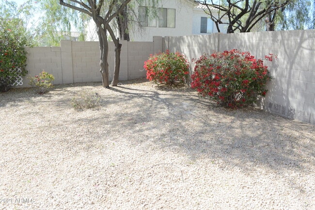 Building Photo - 7637 E Calle De Las Brisas