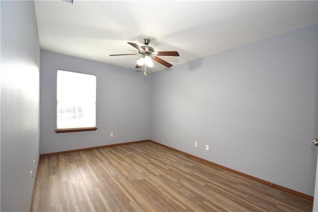 Building Photo - 132 Sage St