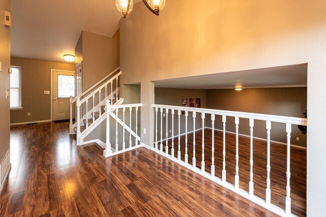 Building Photo - Wonderful 4-bed, 3-bath home adjacent to walking paths and parks