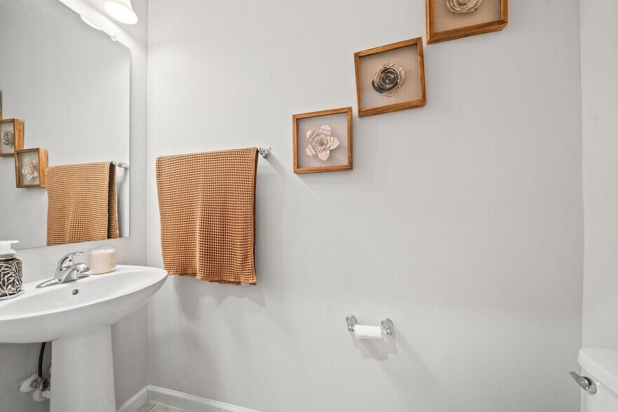 Building Photo - 17997 Dairy Farm Ct