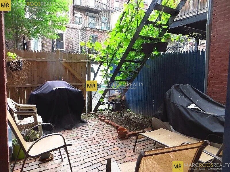 Building Photo - 39 E Springfield St