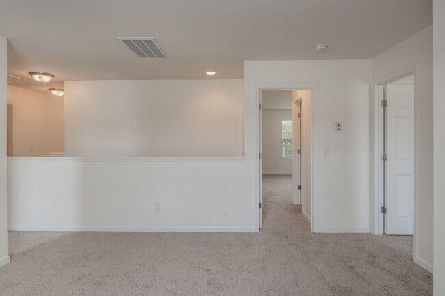 Building Photo - Beautiful 4bd 2.5ba home with Community Am...