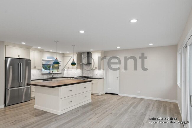 Building Photo - 692 Pomeroy Ave