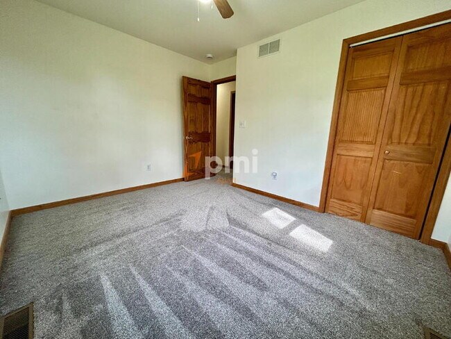 Building Photo - 5107 White Oak Terrace