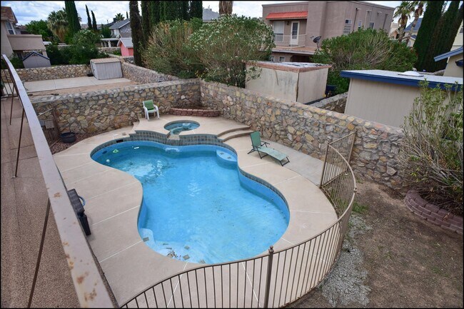 Building Photo - 2041 Shadow Ridge Dr