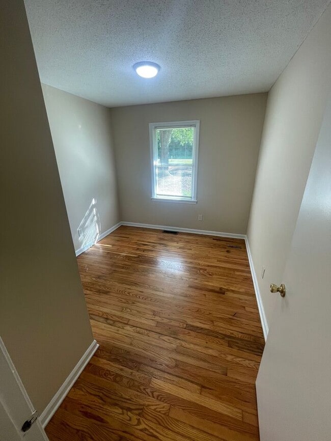 Building Photo - 705 Harris Rd