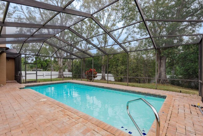 Building Photo - Pool Home Near Florida Beaches