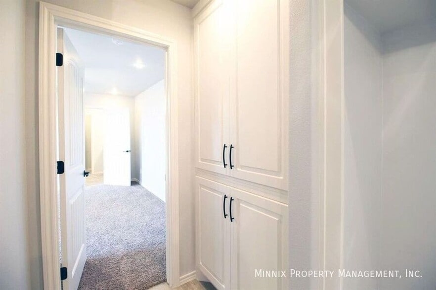 Building Photo - 5840 Lehigh St