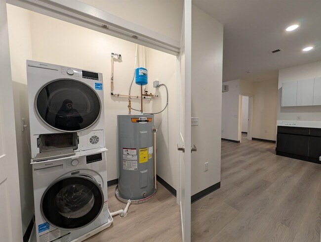 Building Photo - 55 N Main St