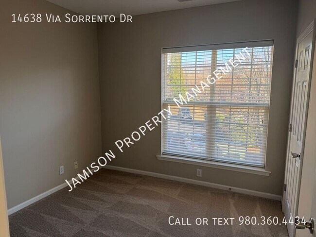 Building Photo - 14638 Via Sorrento Dr