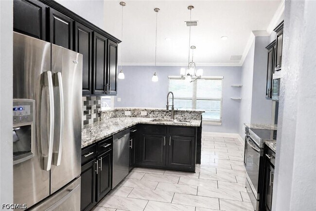 Building Photo - 432 Willowbrook Dr