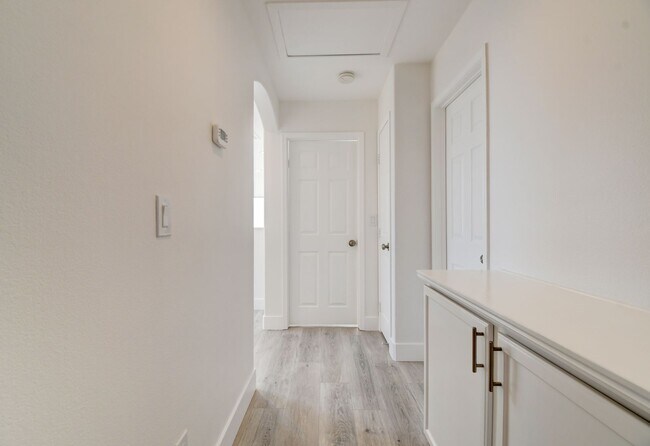 Building Photo - BEAUTIFUL 2 STORY SINGLE FAMILY HOME WITH 3 BEDROOMS AND 2.5 BATHS LOCATED IN SOUTHWEST