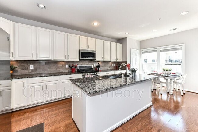 Building Photo - 2942 Finsbury Pl