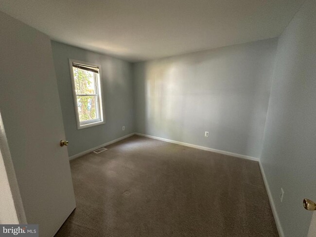 Building Photo - 7648 Beach Dr