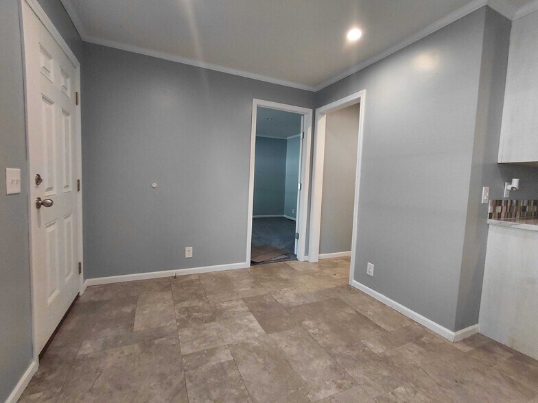 Building Photo - 2112 Bluebird Terrace NW