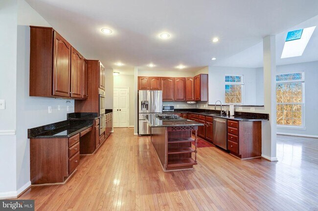Building Photo - 43258 Meadowood Ct