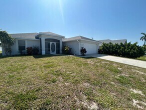 Building Photo - Cape Coral Pool Home w/ Large Yard