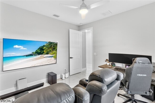 Building Photo - 118 NW 2nd Ave