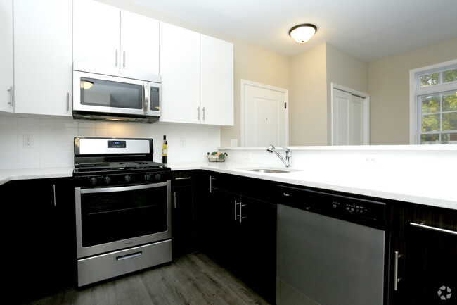 Kitchen - Brookside Court At Rahway