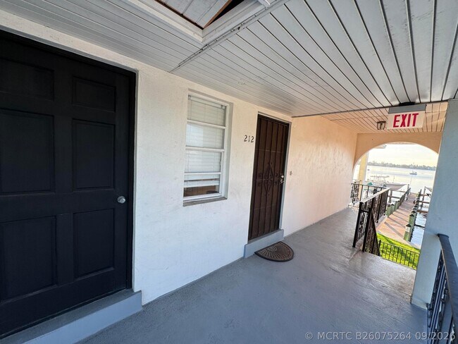 Building Photo - 4700 N Flagler Dr