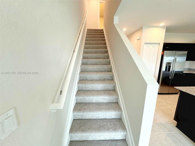 Building Photo - 1054 W Davis Pkwy