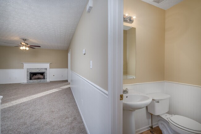 Building Photo - Gorgeous 4-bedroom, 2.5-bathroom home