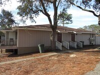 Building Photo - Spacious 2BR/1BA Apartment in West Pensaco...