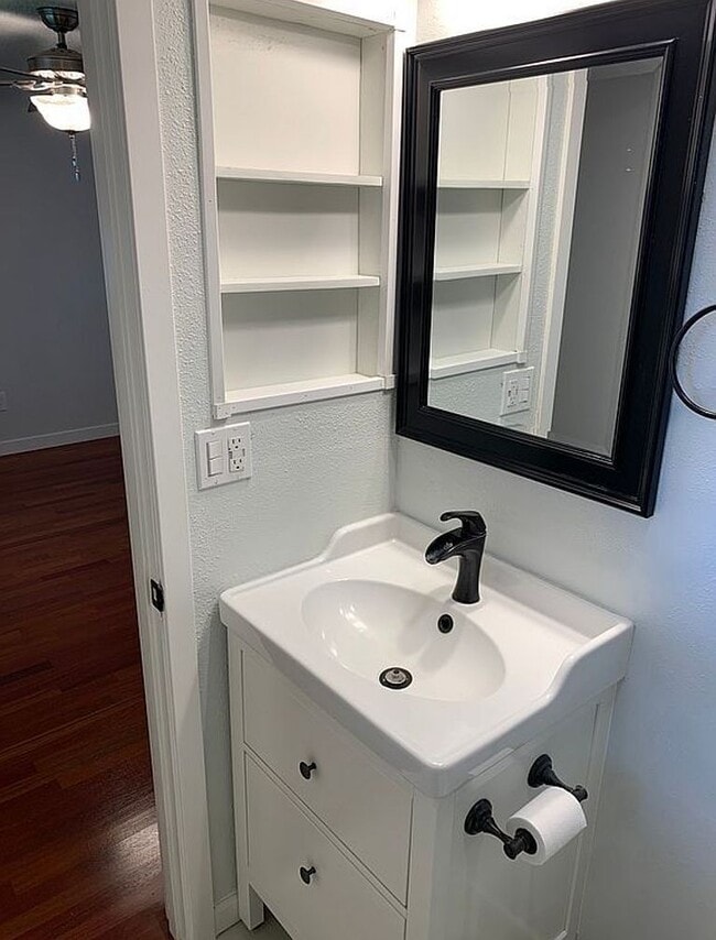 Building Photo - 4902 NE 123rd Ave