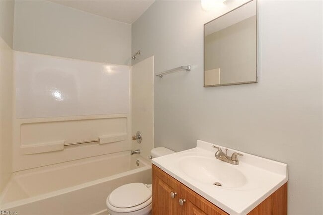 Building Photo - 1443 W 40th St