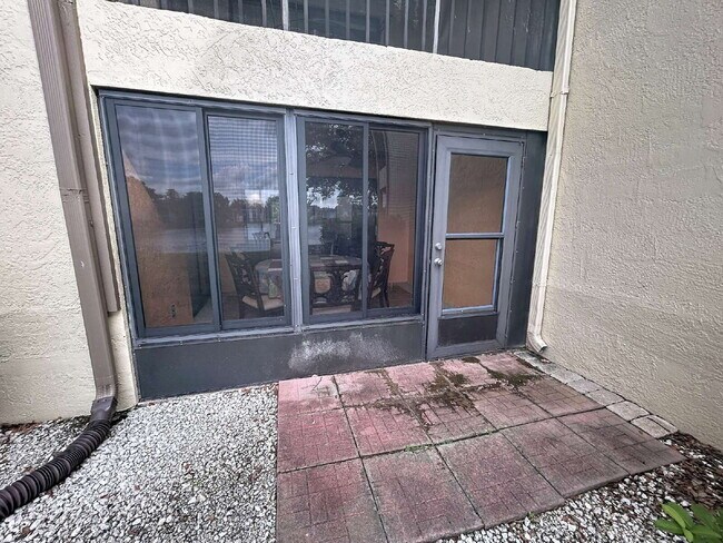 Building Photo - 217 Woodlake Wynde