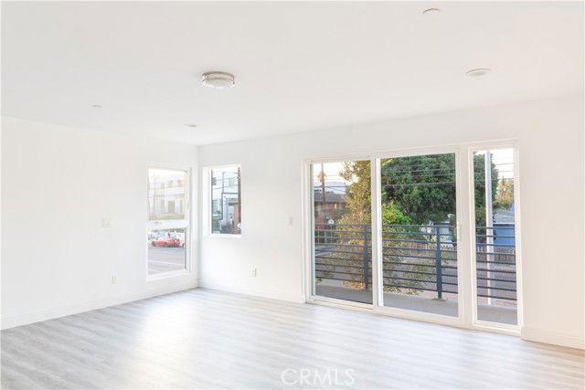 Building Photo - 14622 Vanowen St