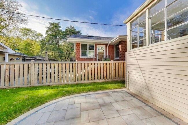 Building Photo - 1020 Harvard Terrace