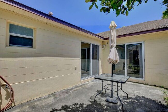 Building Photo - Stylish 3/2 + Office or Flex Space with Luxury Finishes & Spacious Open Layout