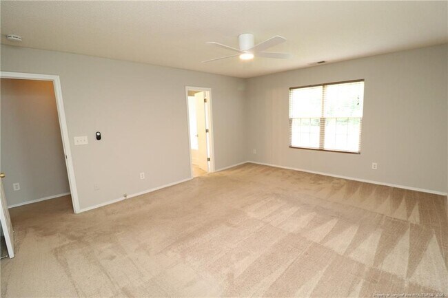 Building Photo - 5 Bellmore Ct