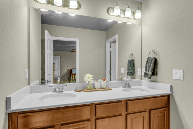 Building Photo - 6055 Meadowbank Ln