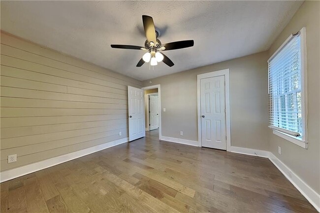 Building Photo - 4656 Lincoln Way SW