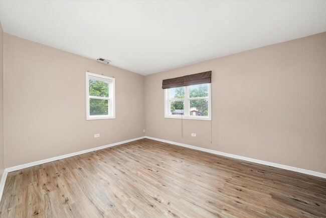 Building Photo - Stylish 4-Bedroom Home with Room to Work, ...