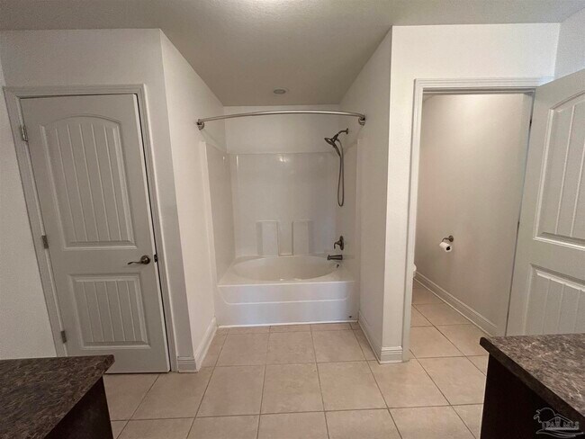 Building Photo - 323 Tree Swallow Dr