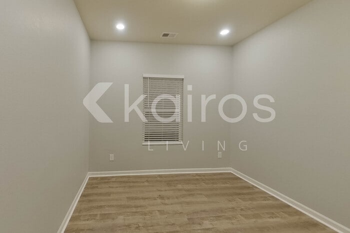 Building Photo - 10685 Bent Brook Dr