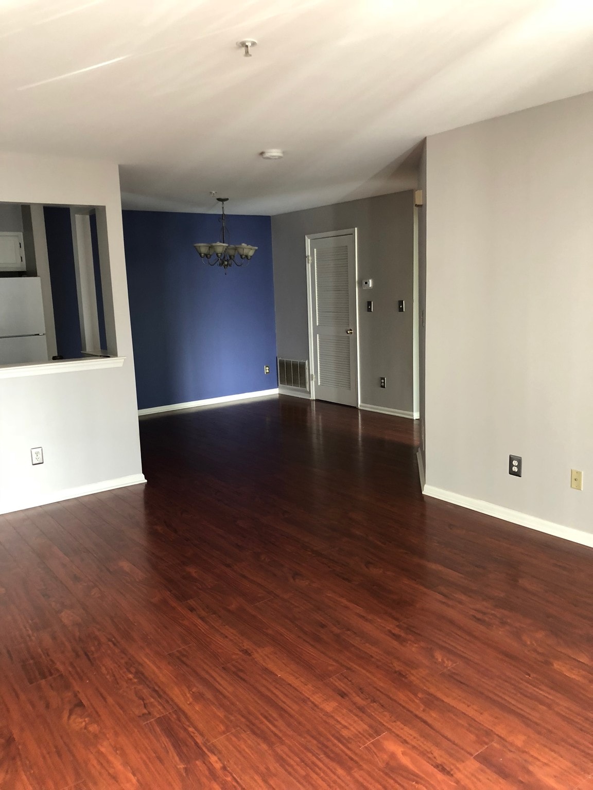 Living Area - 525 Waterford Dr