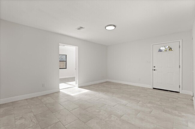 Building Photo - 4823 Pine Needle Dr