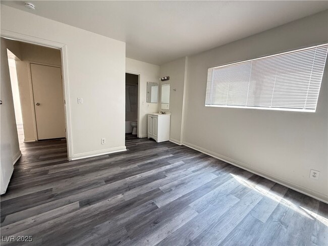 Building Photo - 5165 Gray Ln