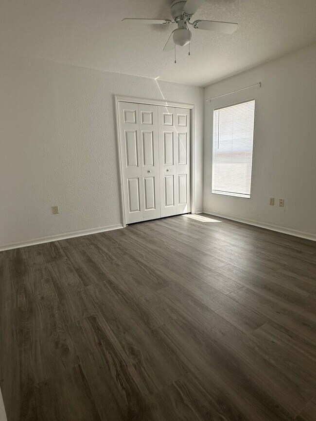 Building Photo - GREAT LOCATION! Four bedrooms, 3 Baths, Family Room