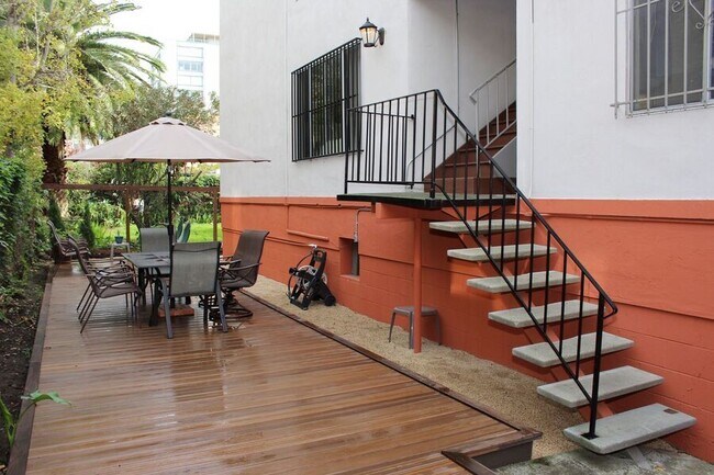 Building Photo - 2315 Parker St