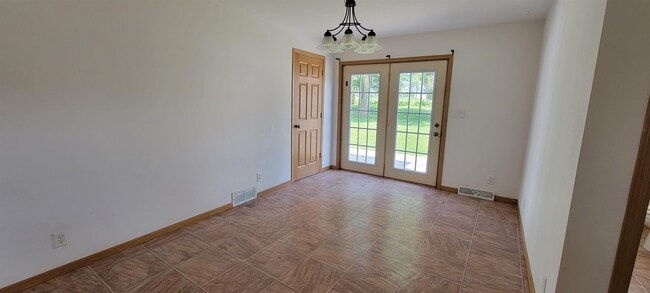 Building Photo - 6060 Town Hall Dr