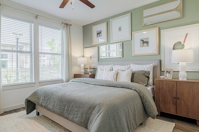 Building Photo - Live Rent-Free for 8 Weeks + Pocket a $500 GC!