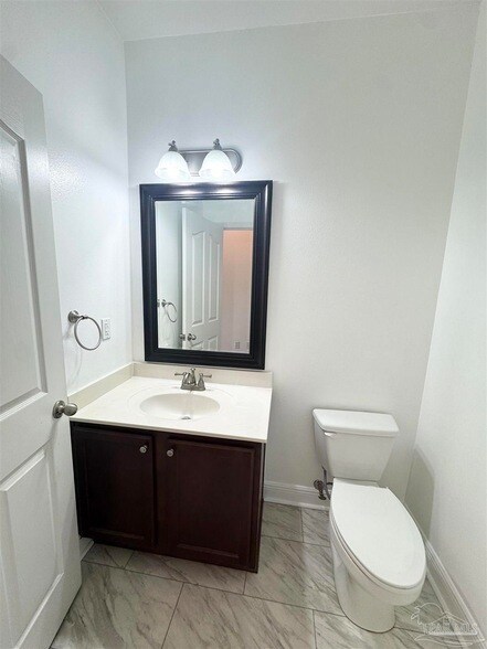 Building Photo - 872 Solimar Way